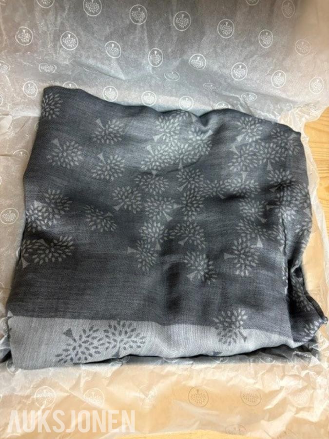 TOLLAUKSJON- Mulberry Tamara Square 140 skjerf